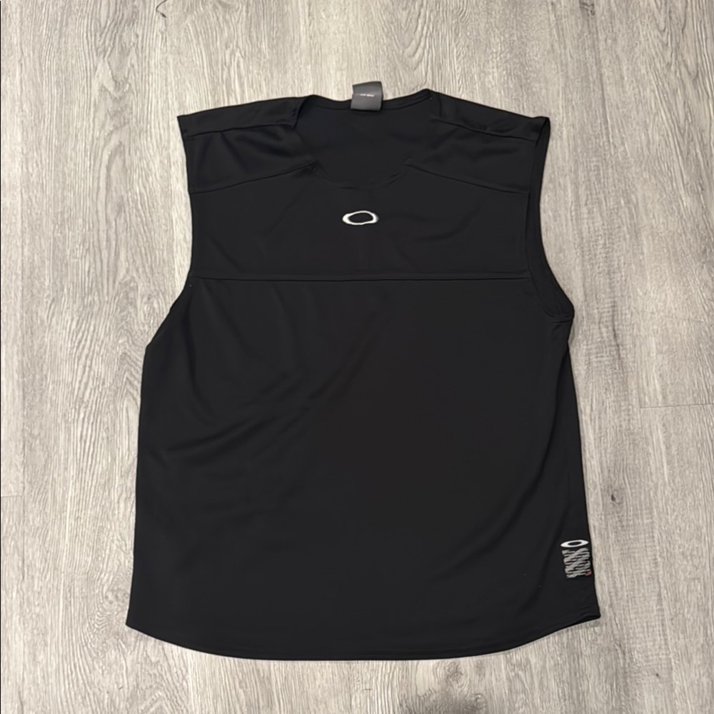 Oakley Black Sleeveless Athletic Top - Dry Fit